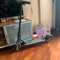 Monopattino elettrico Aovo Pro