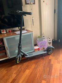 Monopattino elettrico Aovo Pro