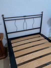 Testata in ferro battuto e rete a doghe