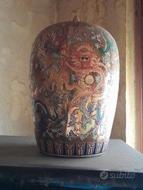 vaso cinese e quadro del fine 900