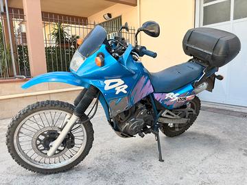 Dual sport DR Suzuky 650.