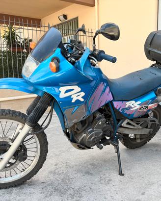 Dual sport DR Suzuky 650.