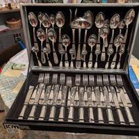 posate e coppe in acciaio 