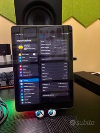 Apple iPad 6ª generazione 9,7” 2018 + custodia