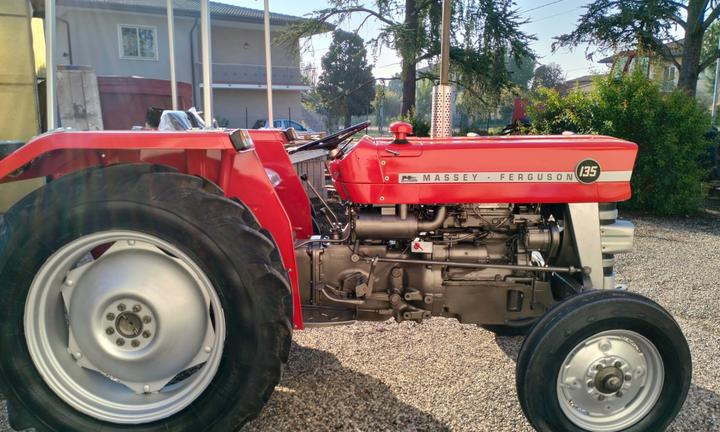 Trattore agricolo Massey Ferguson 135 special