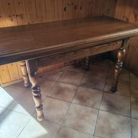 Tavolo in legno di castagno