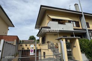 RIF. 597 - VILLA UNIFAMILIARE CON GIARDINO E BOX D