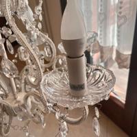 Lampadario con cristalli pendenti in acrilico 