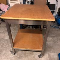 Tavolo o carrello da lavoro con ruote