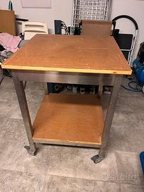 Tavolo o carrello da lavoro con ruote