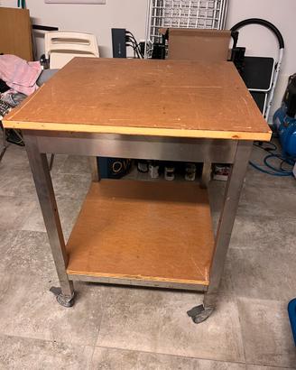 Tavolo o carrello da lavoro con ruote