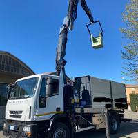 Camion gru con cestello