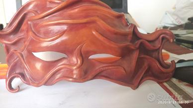 maschera in cuoio artista