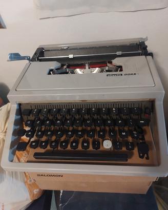 macchina da scrivere Olivetti 