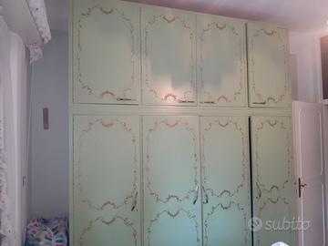 armadio vintage in legno