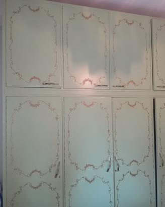 armadio vintage in legno