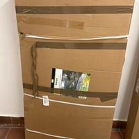 Sdraio con ombrellone e cuscino