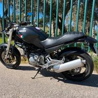 Ducati Monster 600 del 2001