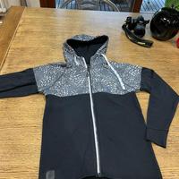 Felpa con cappuccio nera