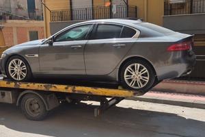 jaguar xe 2.0 180 cv motore fuso