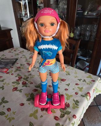 Nancy bambola con hoverboard