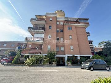 TRILOCALE VIA DELLA LUCCHINA CON BALCONE E POSTO A