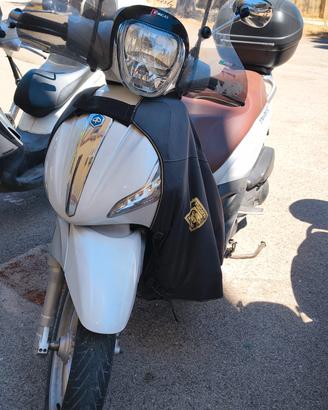 Beverly 300 ie