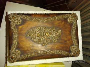 Antico portagioie con specchio