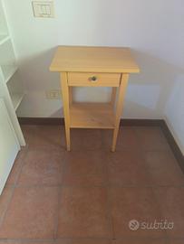 comodino color ocra ikea