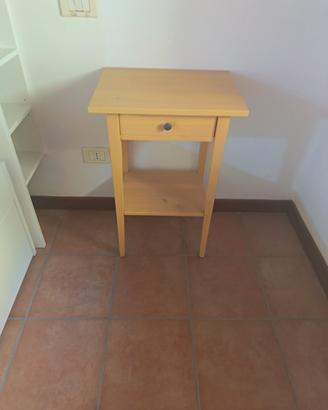 comodino color ocra ikea