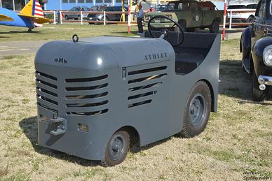 Trattore aeroportuale epoca