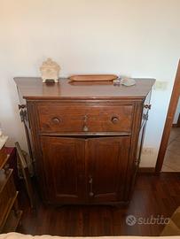 Credenza scantonata stile arte povera
