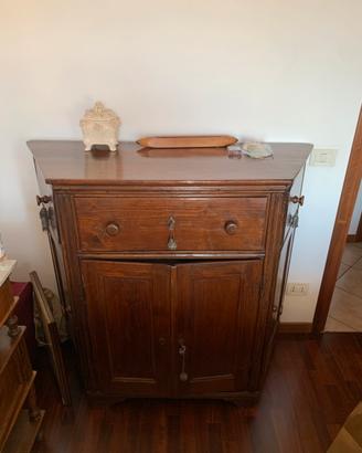 Credenza scantonata stile arte povera