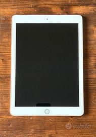 iPad (6ª Gen) 32GB Wi-Fi + Accessori e Scatola