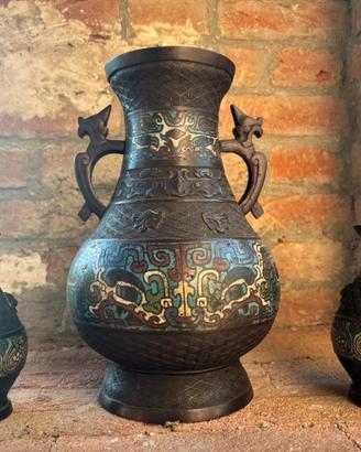 Tris Vasi Orientali Antichi in Bronzo
