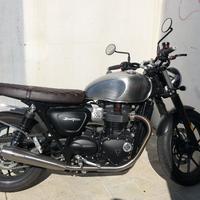 Triumph street twin
