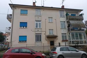 IN PICCOLA PALAZZINA: APPARTAMENTO TRICAMERE CO...