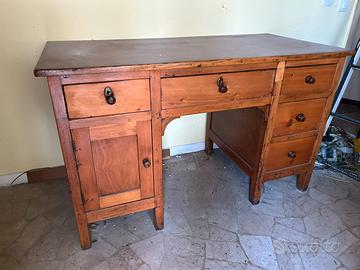 Scrivania in legno massello