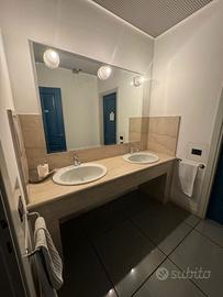 Blocco bagno in marmo Botticino con doppio lavabo