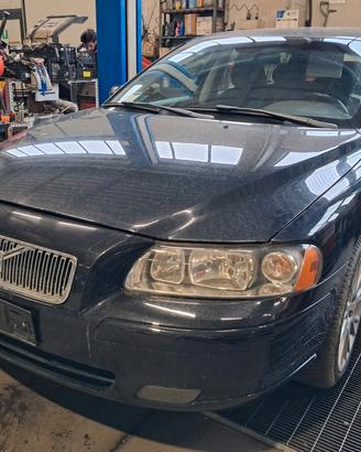 Volvo V70 anno 2005 ricambi usati