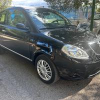 Lancia Ypsilon 1.3 MJT 75 CV Platino