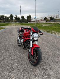 Ducati monster 696