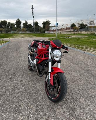 Ducati monster 696