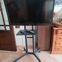 televisore LG 42LV3550 con supporto a ruote e mens