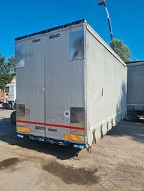 Casse e cassoni per veicoli o deposito