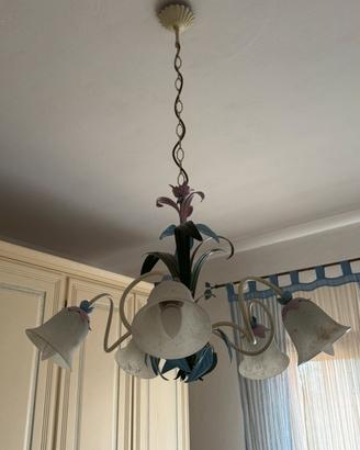 Lampadario e abajou da camera