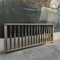 Recinto, parapetto in legno di larice