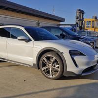 Taycan subentro leasing