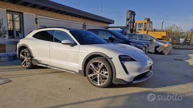 Taycan subentro leasing