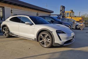 Taycan subentro leasing